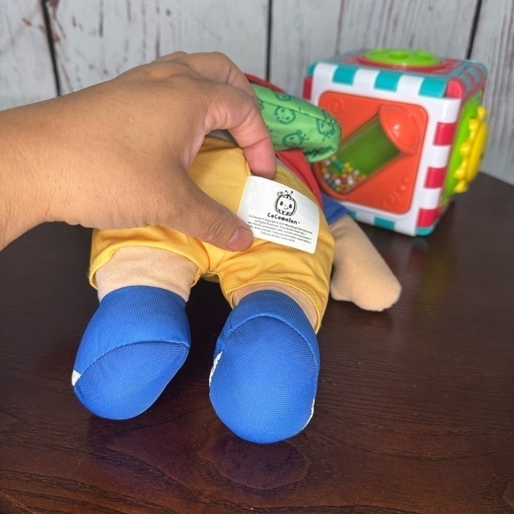 CoComelon Official Musical Doll Collection, (Back to School JJ) + Activity cube - Picture 7 of 14